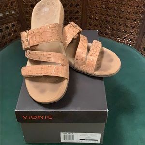 Vionic Skylar Sandal. Size 9. Gold Cork pattern.